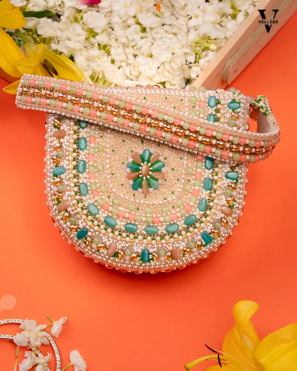 Seaside_Bloom_Beaded_Handbag